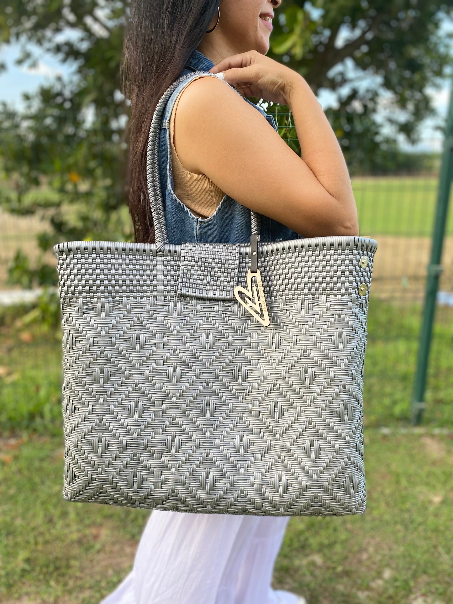 Orozco Closed Monochrome Silver